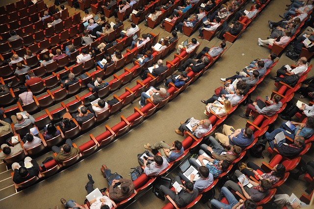 La paura di parlare in pubblico: le cause e i rimedi